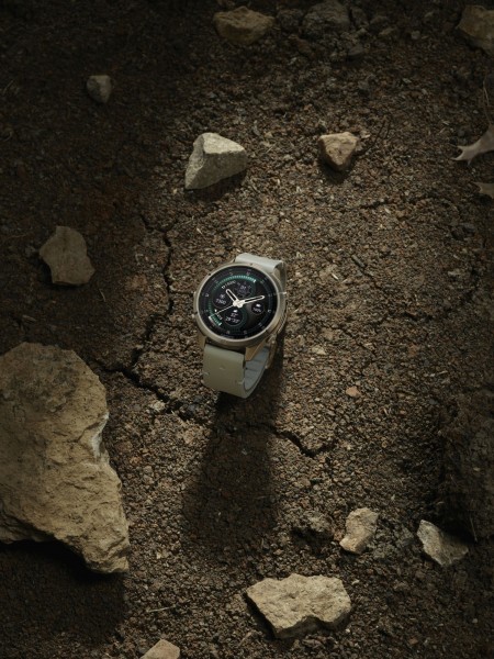 Garmin fēnix 9 Pro – inReach, 43 mm Autumn Gold Titan 010-04335-41