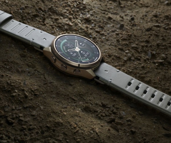 Garmin fēnix 9 Pro – inReach, 43 mm Autumn Gold Titan 010-04335-41