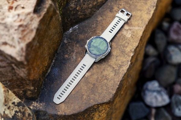 Garmin fēnix 9 - 43 mm Nebelgrau Titan 010-04761-01