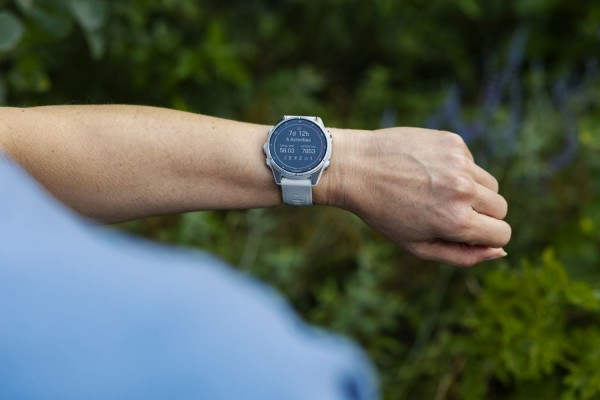 Garmin fēnix 9 - 43 mm Nebelgrau Titan 010-04761-01