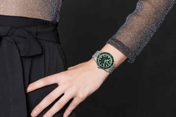 HyperChrome Captain Cook R32500323