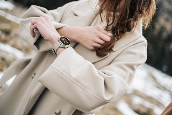 Garmin fēnix 8 - 43 mm AMOLED Sapphire Nebelgrau/Softgold 010-02903-40