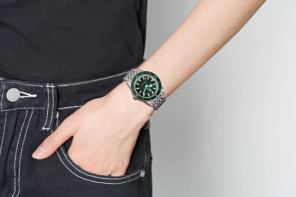 HyperChrome Captain Cook R32500323